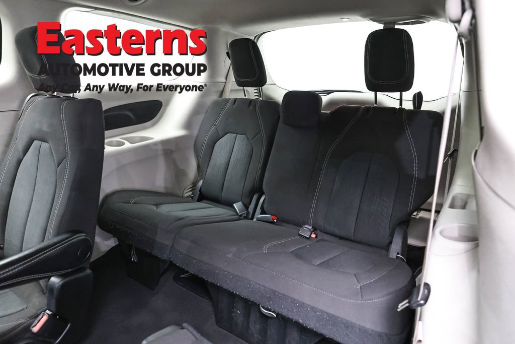 Used 2022 Chrysler Voyager LX FWD image 27