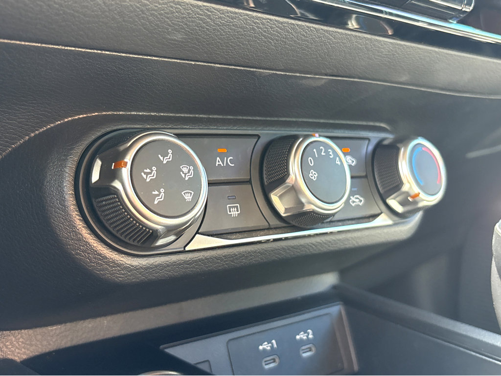 Used 2025 Nissan Kicks SV FWD image 8