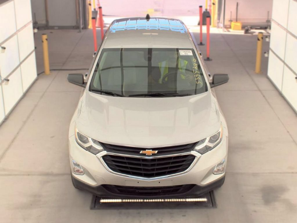 Used 2020 Chevrolet Equinox LS w/ LS Convenience Package FWD image 2