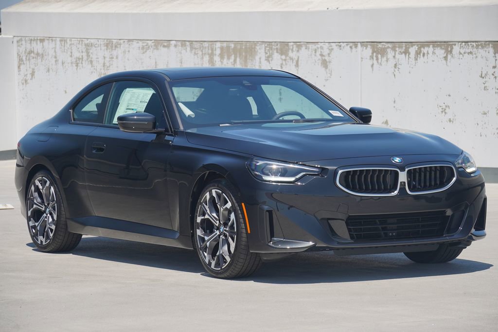 Used 2025 BMW 230i Coupe w/ Convenience Package RWD image 3