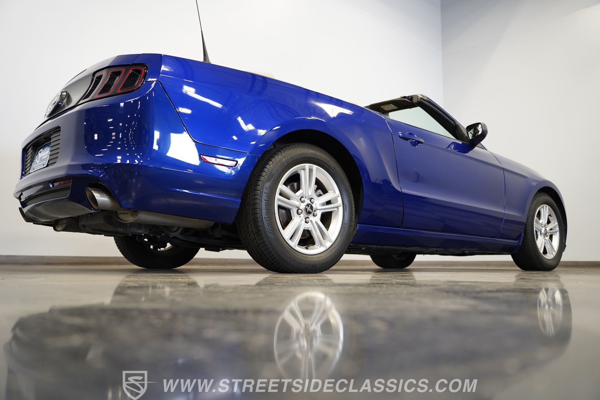 Used 2014 Ford Mustang Convertible RWD image 30