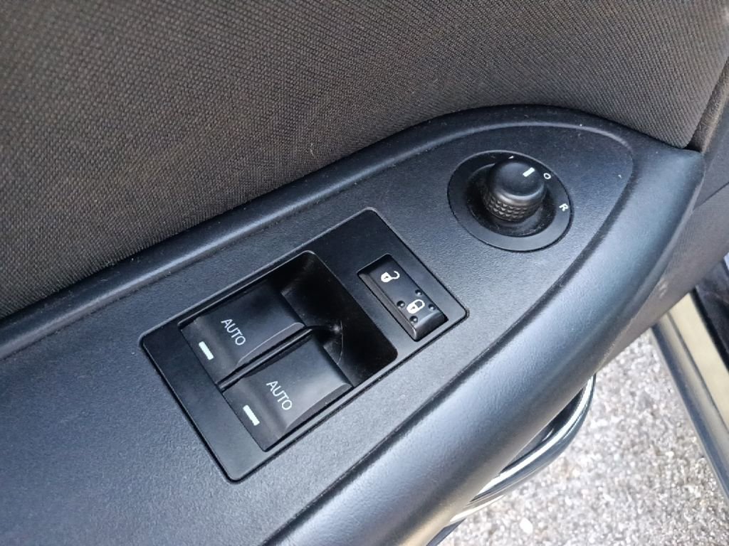 Used 2014 Dodge Challenger R/T RWD image 12