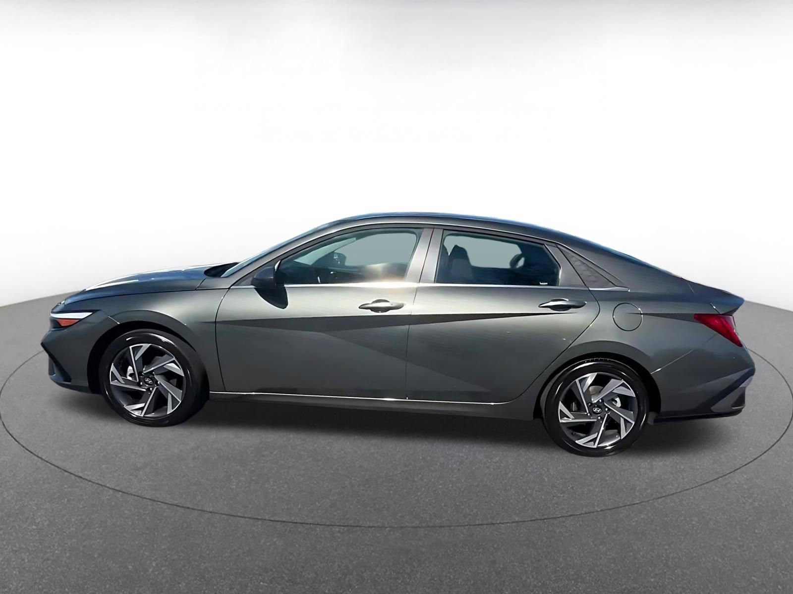 Used 2025 Hyundai Elantra SEL image 9