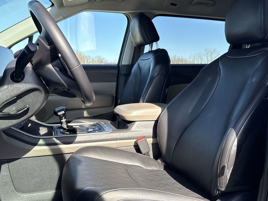 Used 2025 Kia Carnival image 13