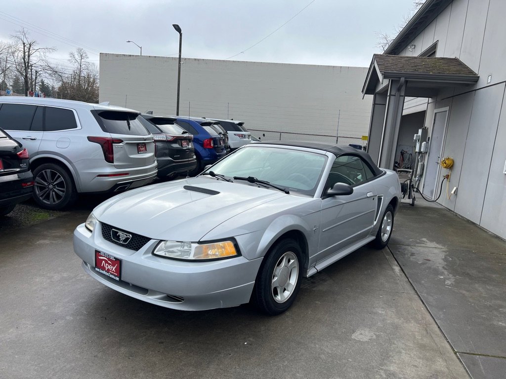 Used 2000 Ford Mustang Convertible RWD image 3