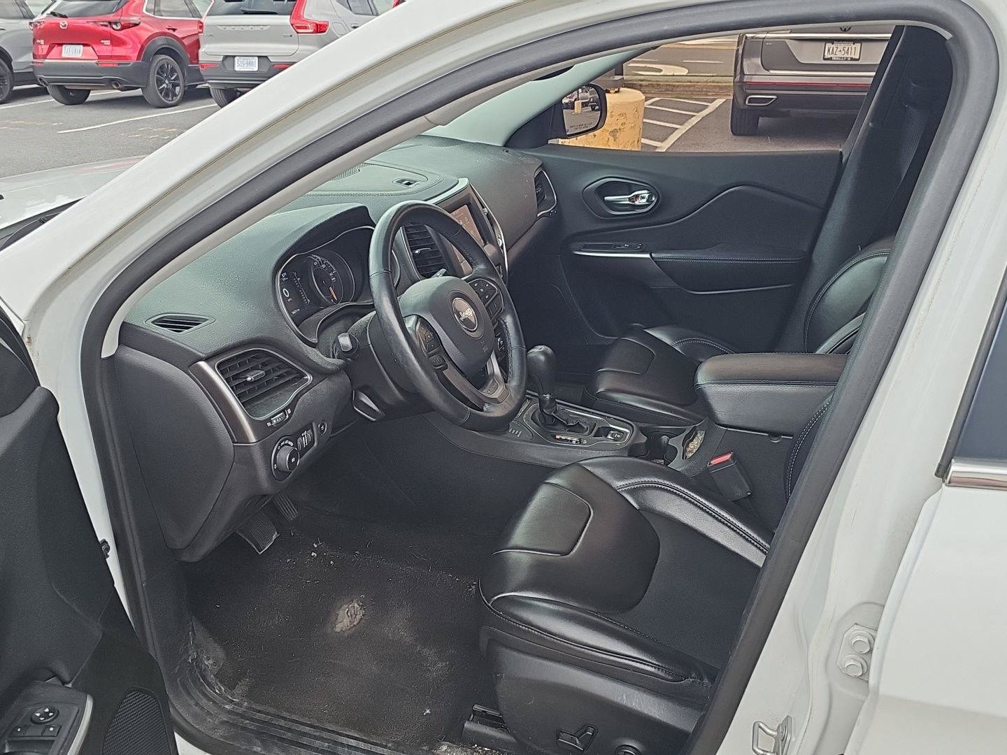 Used 2019 Jeep Cherokee Latitude Plus w/ Comfort/Convenience Group AWD/4WD image 18