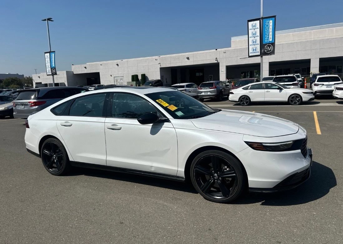Used 2024 Honda Accord Sport image 2