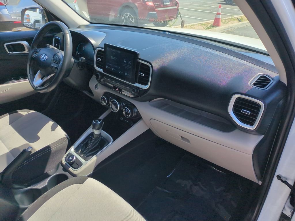 Used 2025 Hyundai Venue SEL FWD image 30