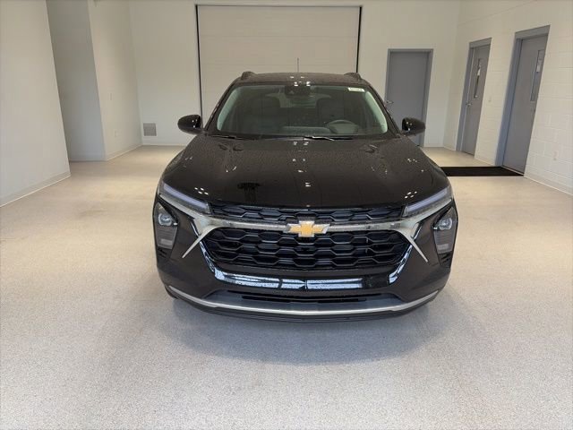 New 2026 Chevrolet Trax LT w/ Driver Confidence Package FWD image 2