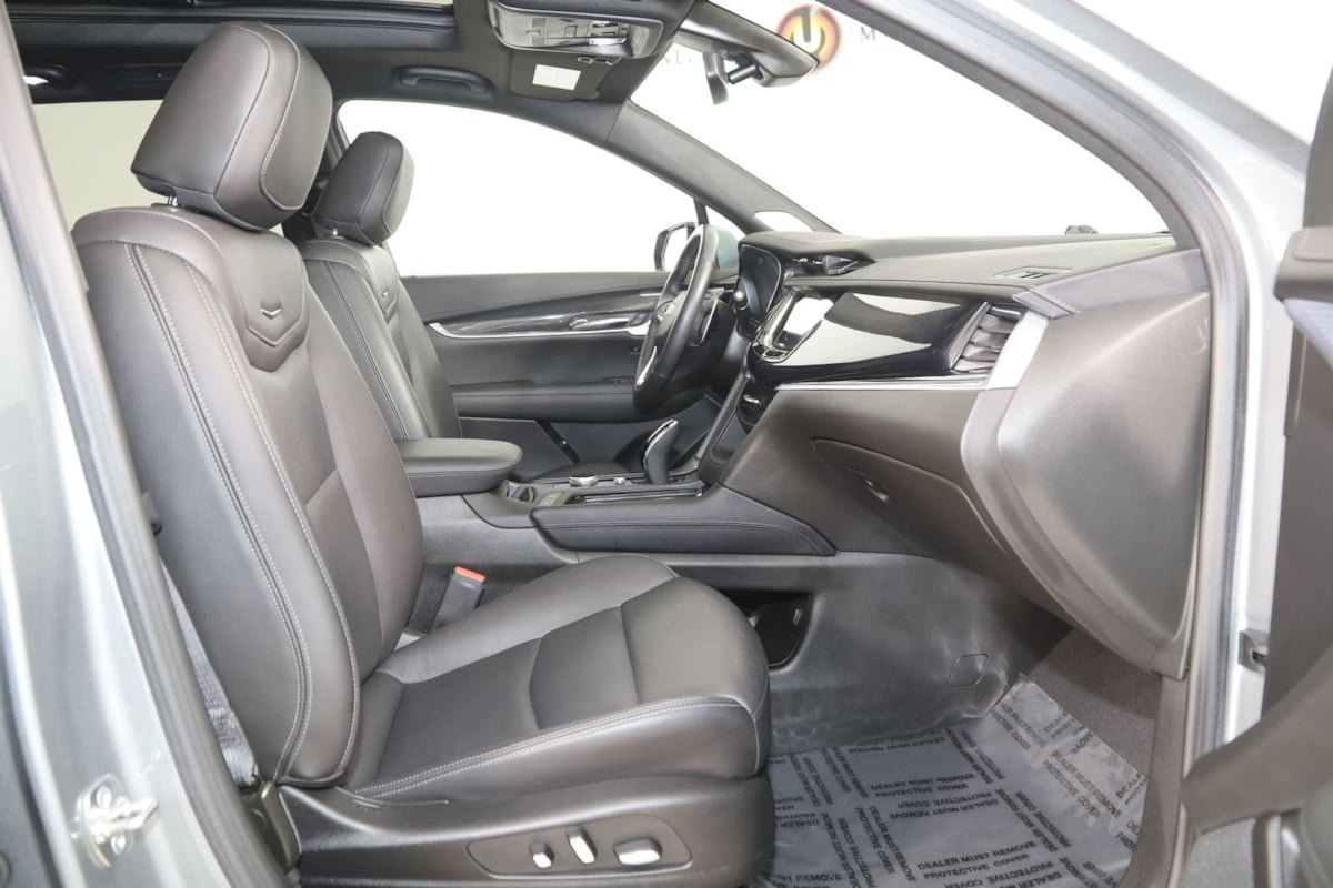 Used 2024 Cadillac XT6 Sport image 13