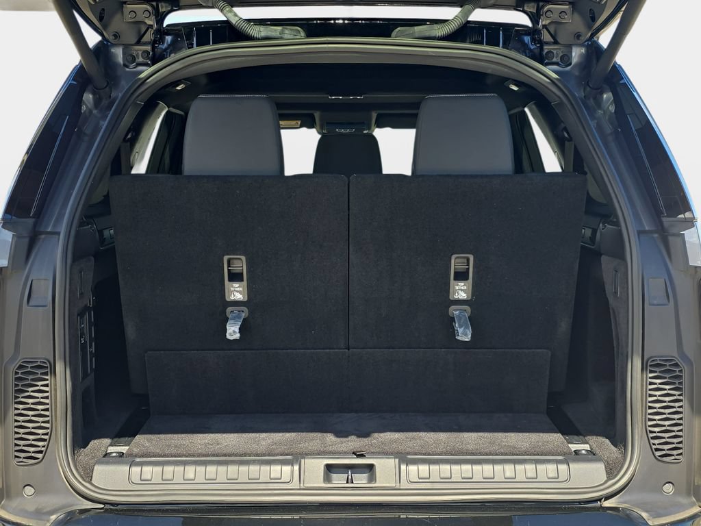 Certified 2025 Land Rover Discovery Dynamic SE AWD/4WD image 15
