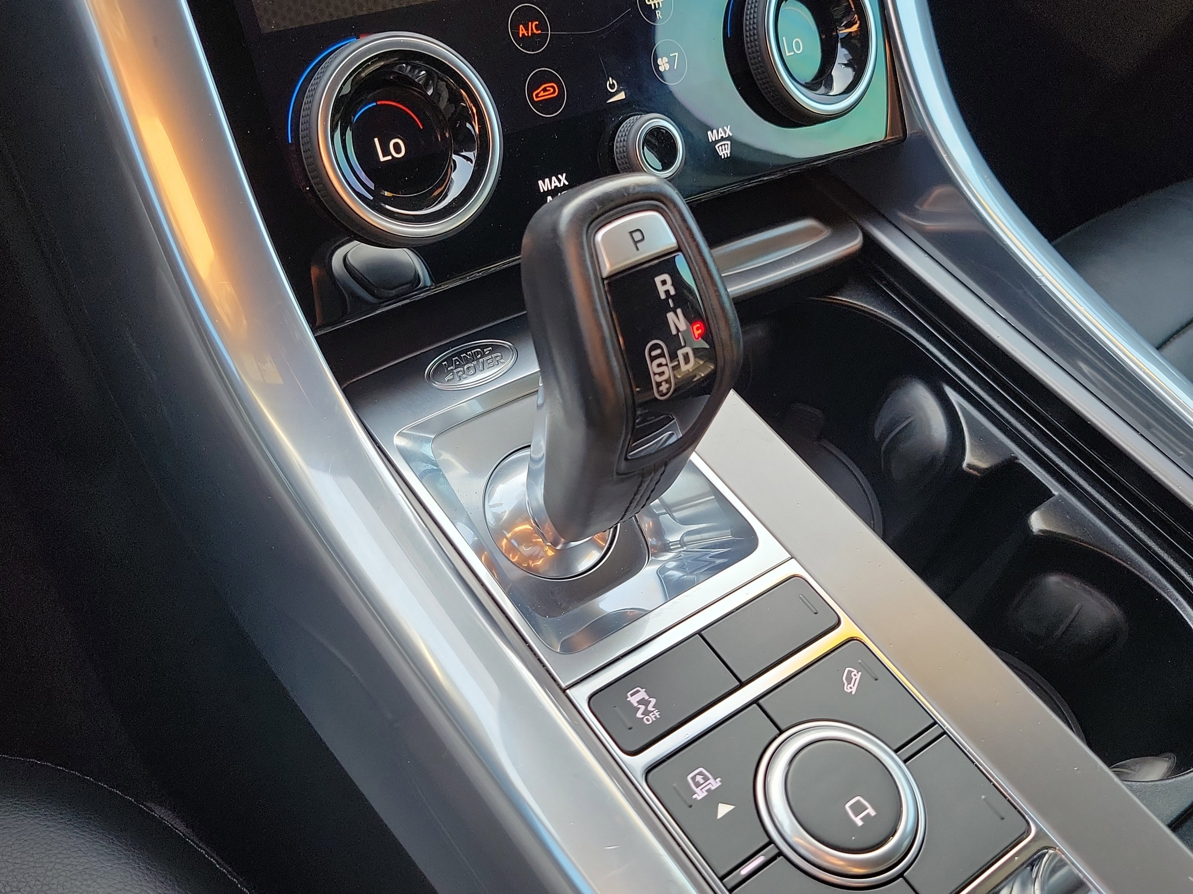 Used 2020 Land Rover Range Rover Sport SE image 37