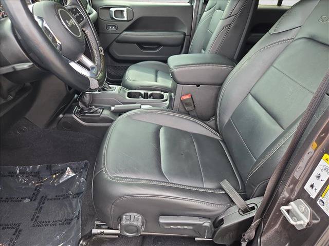 Used 2019 Jeep Wrangler Unlimited Sahara w/ Uconnect 4C Nav & Sound Group AWD/4WD image 15