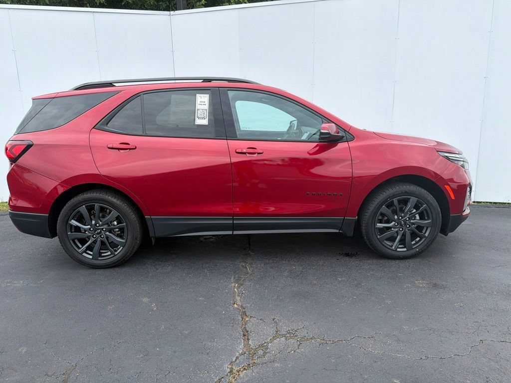 Used 2023 Chevrolet Equinox RS w/ RS Leather Package AWD/4WD image 2