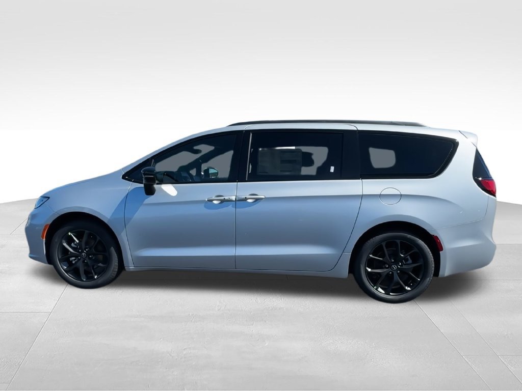 New 2026 Chrysler Pacifica Select w/ S Appearance Package FWD image 5