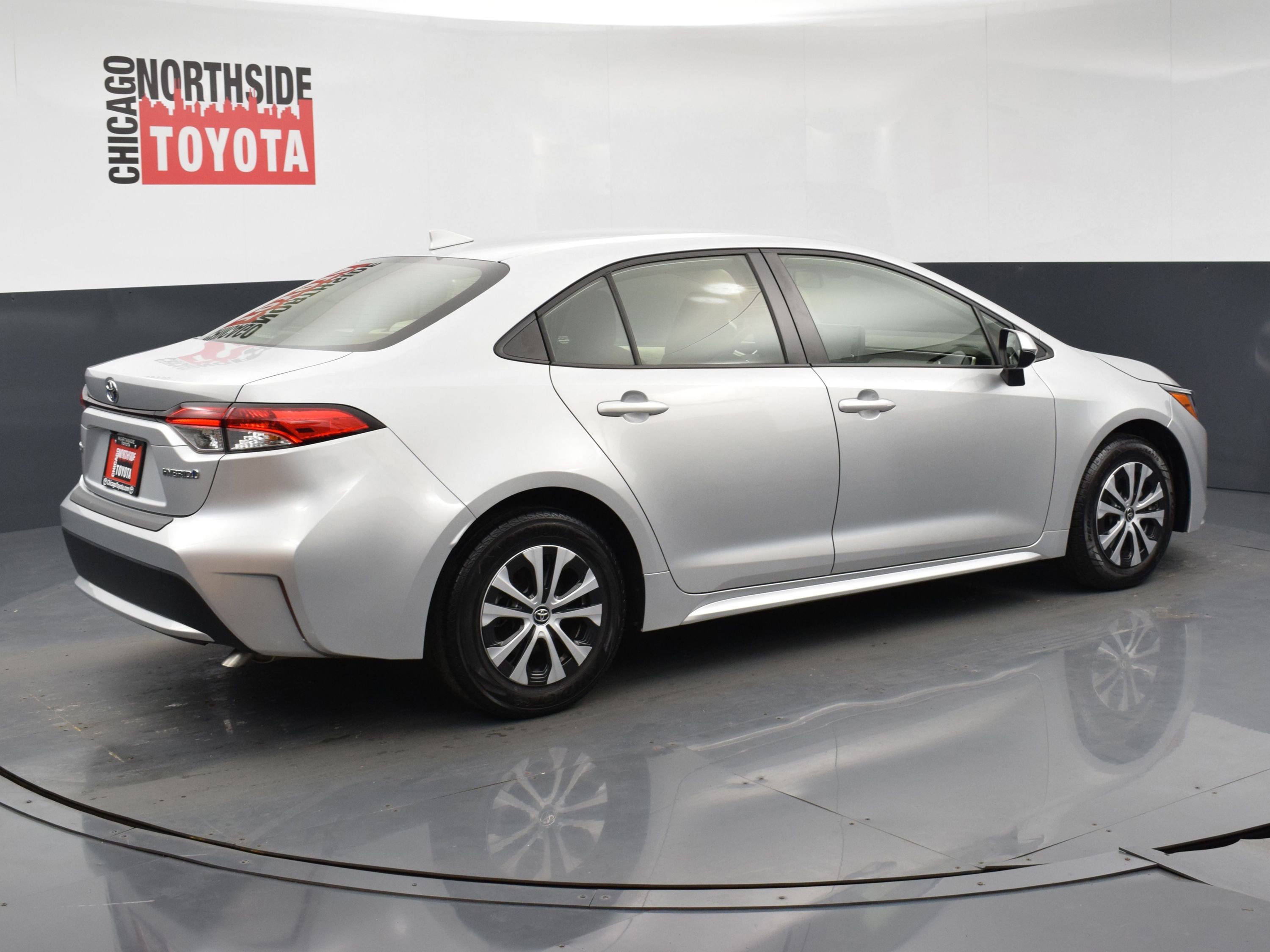 Used 2022 Toyota Corolla LE image 4