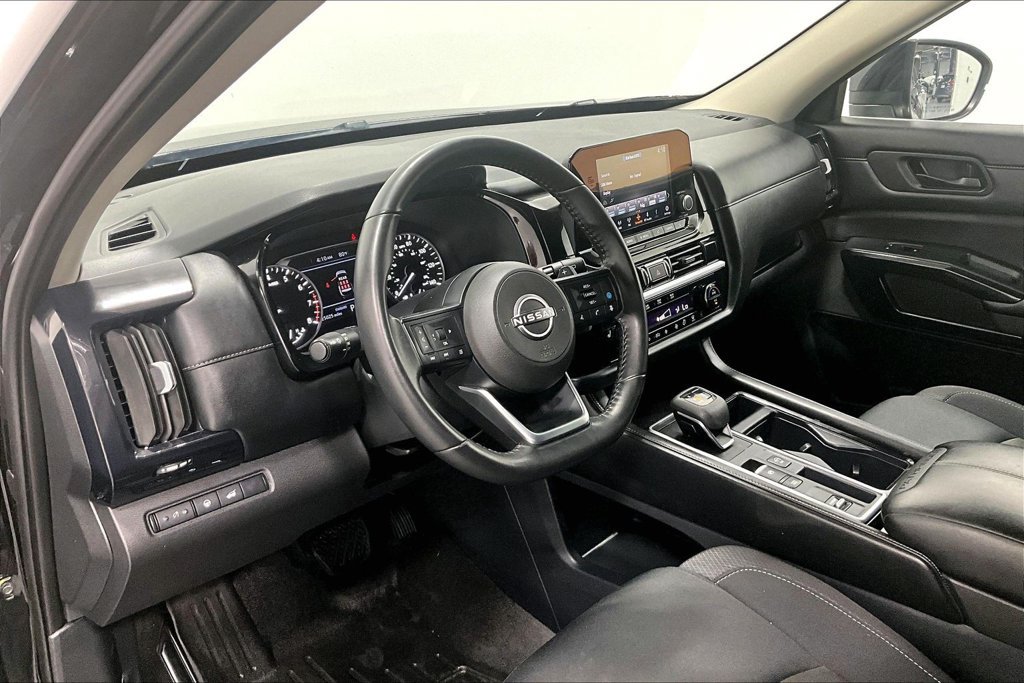 Used 2025 Nissan Pathfinder SV FWD image 13