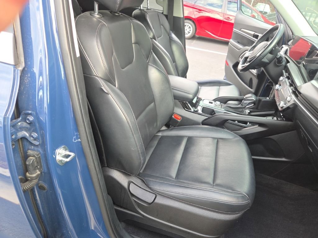 Used 2025 Kia Telluride S image 8
