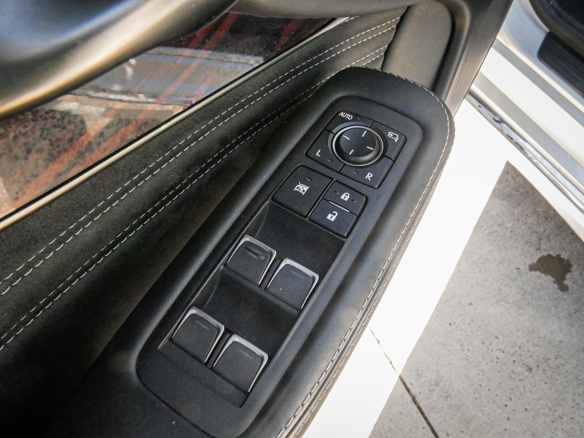 Used 2020 Lexus LS 500 w/ Interior Upgrade Package RWD image 15