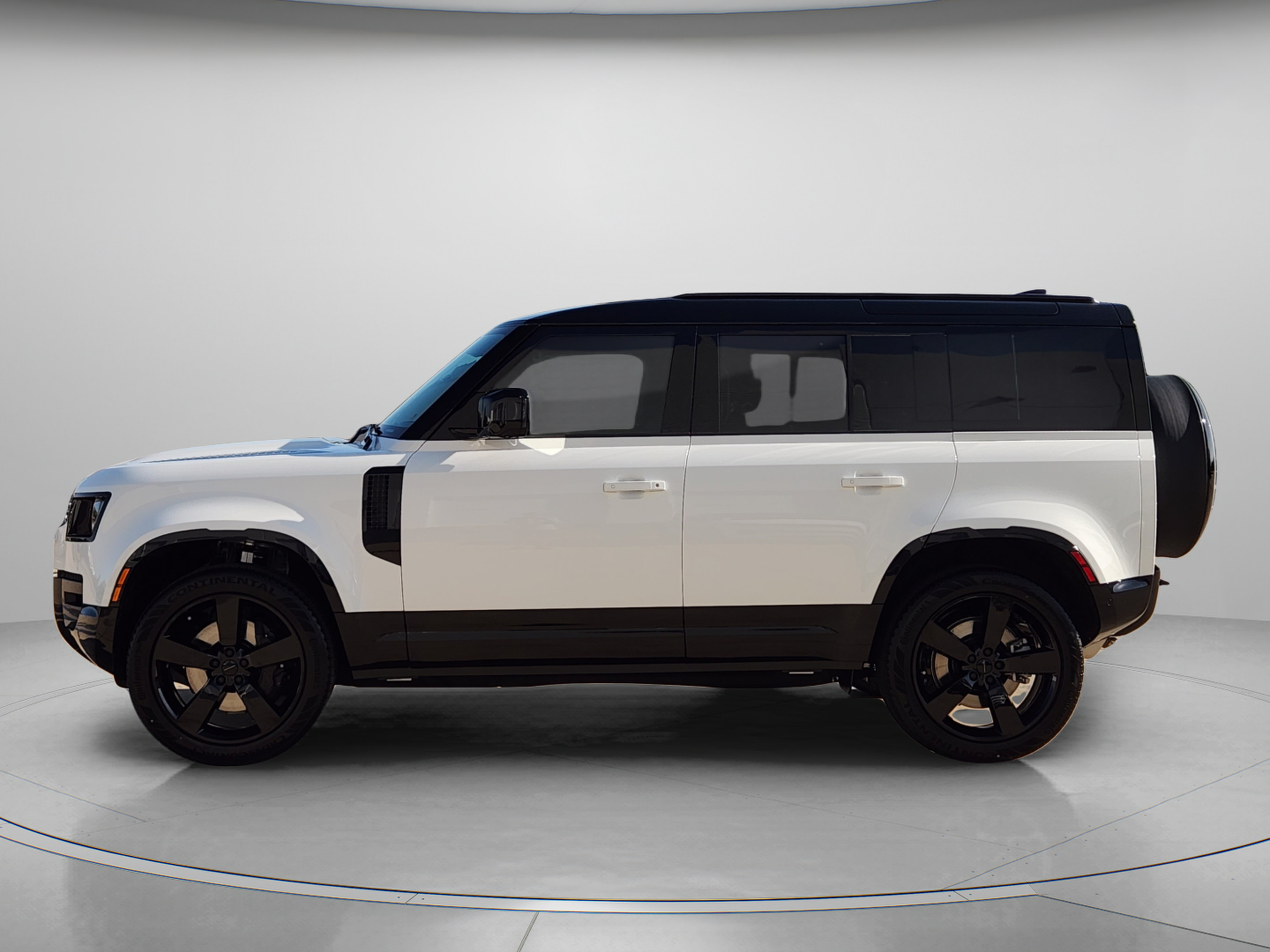 New 2026 Land Rover Defender 110 X-Dynamic SE AWD/4WD image 2