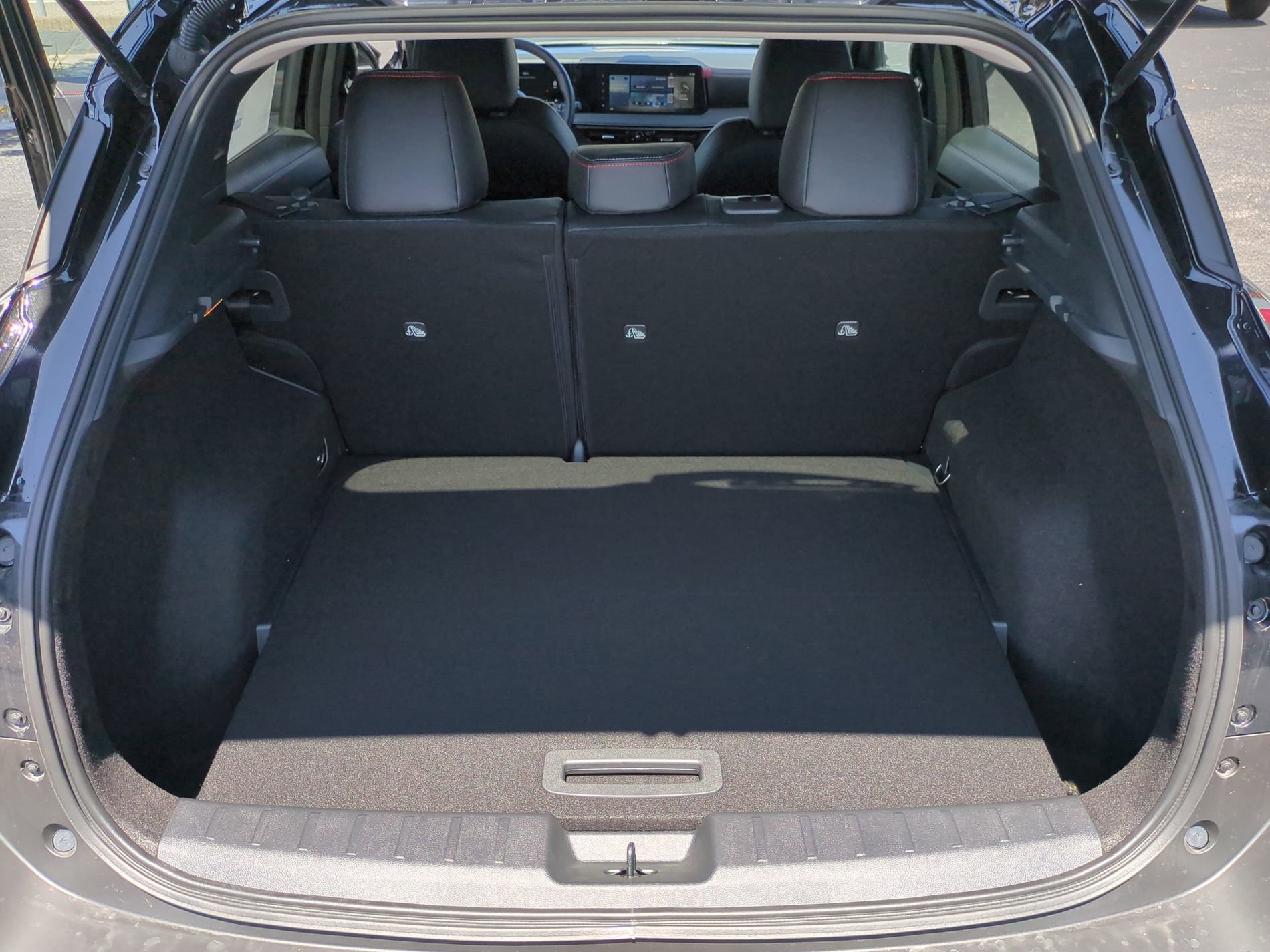 New 2026 Nissan Kicks SR FWD image 13