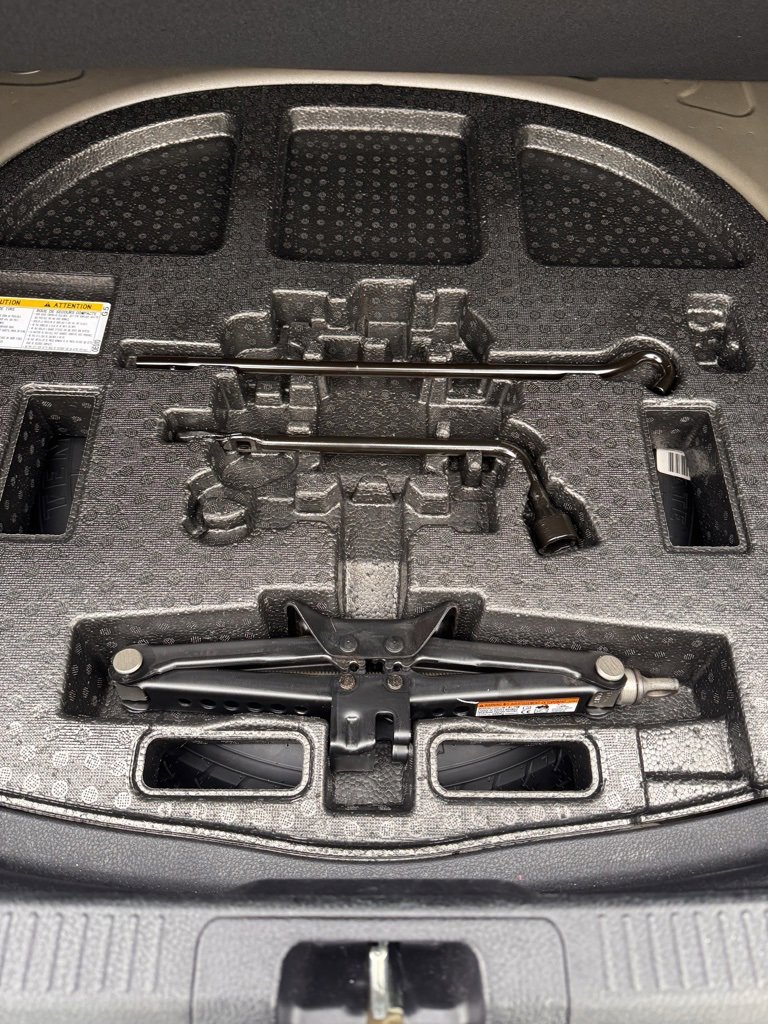 Used 2019 Toyota Camry L image 15