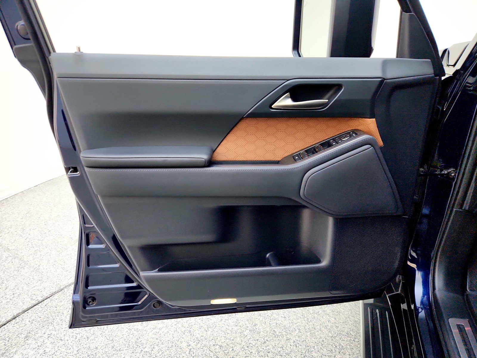 Used 2024 Lexus GX 550 w/ Accessory Package (31) image 21