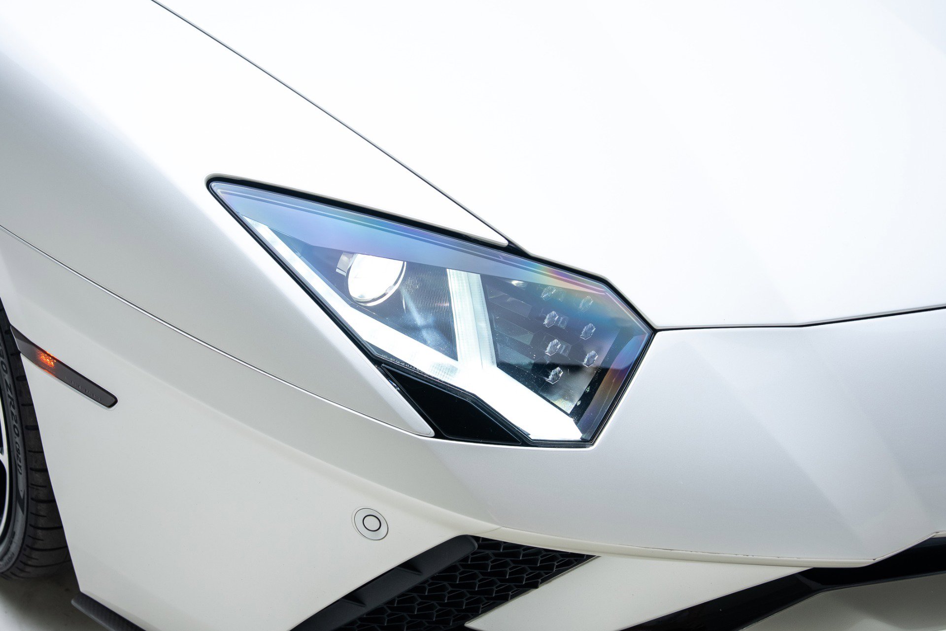Used 2017 Lamborghini Aventador S image 10