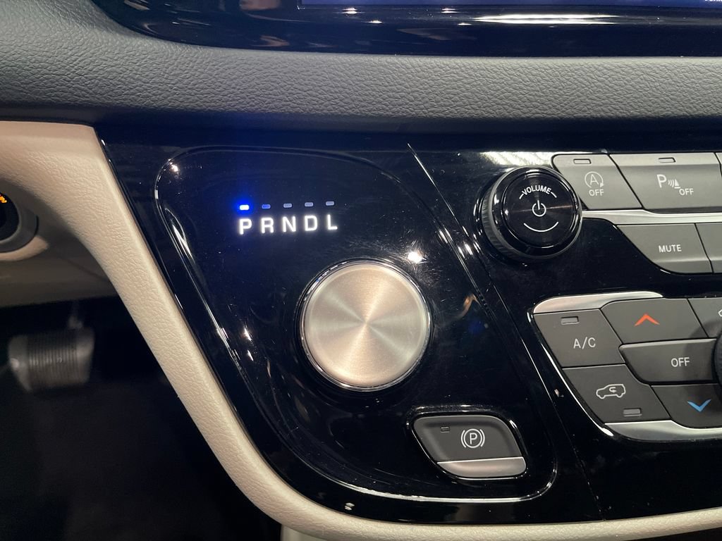 Used 2023 Chrysler Pacifica Touring-L FWD image 24