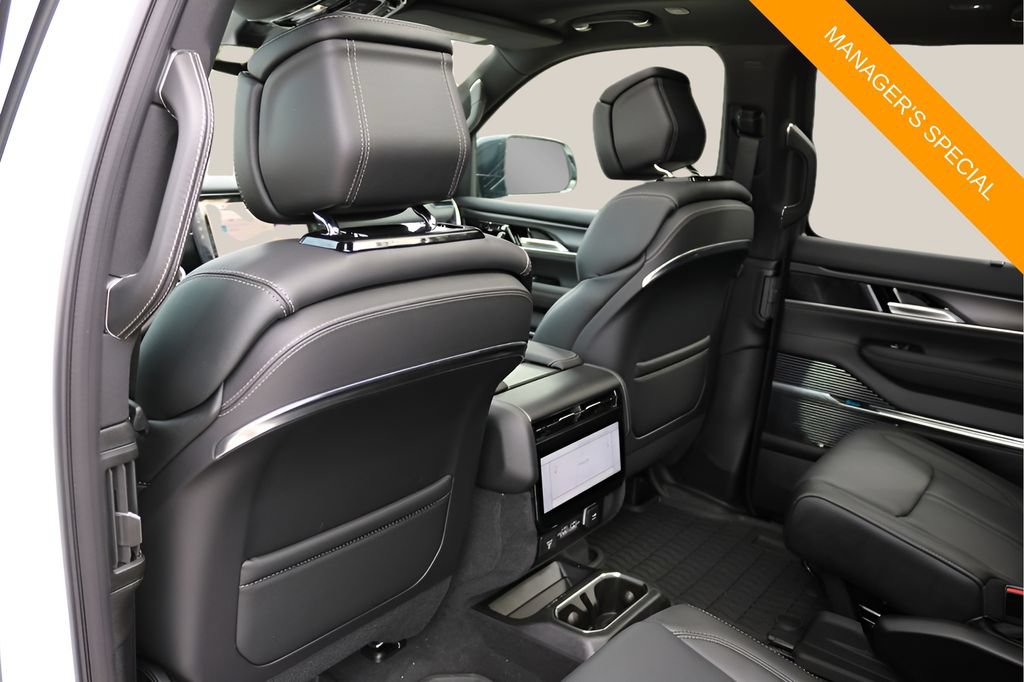New 2026 Jeep Grand Wagoneer Summit AWD/4WD image 16