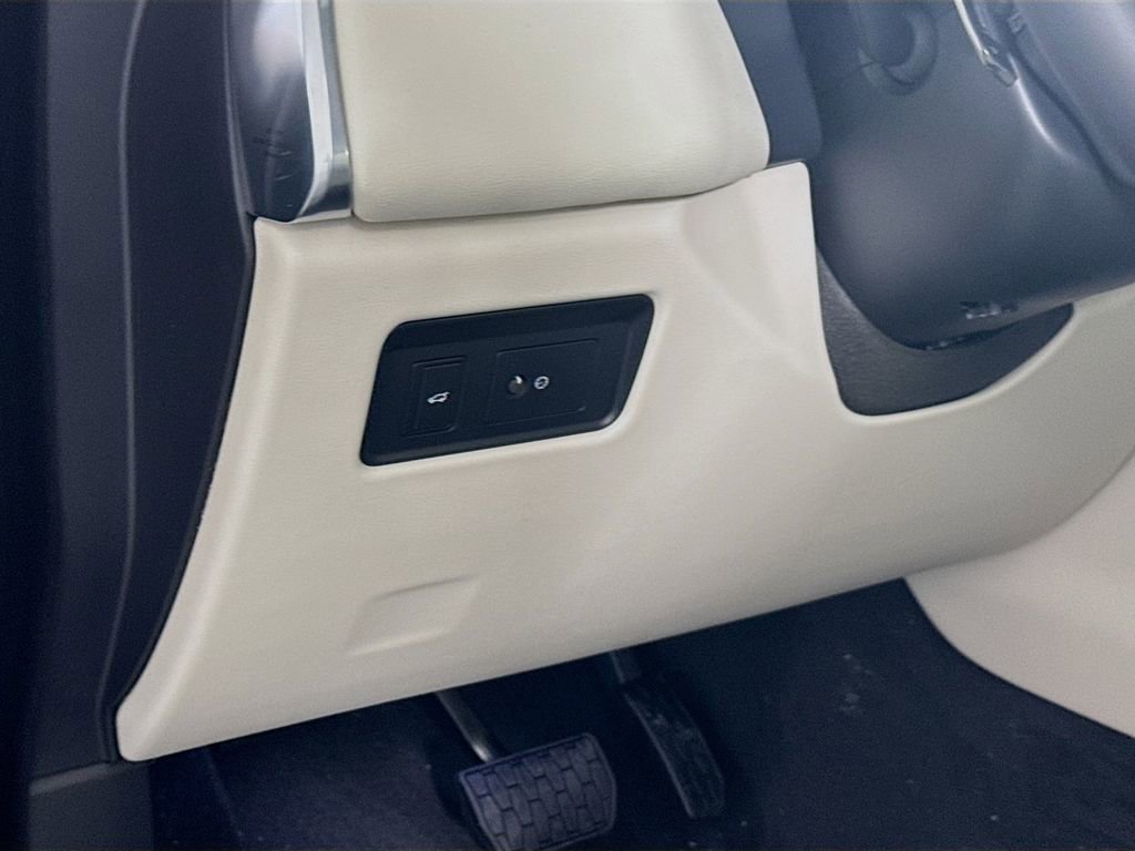 New 2026 Jaguar F-PACE R-Dynamic S image 10