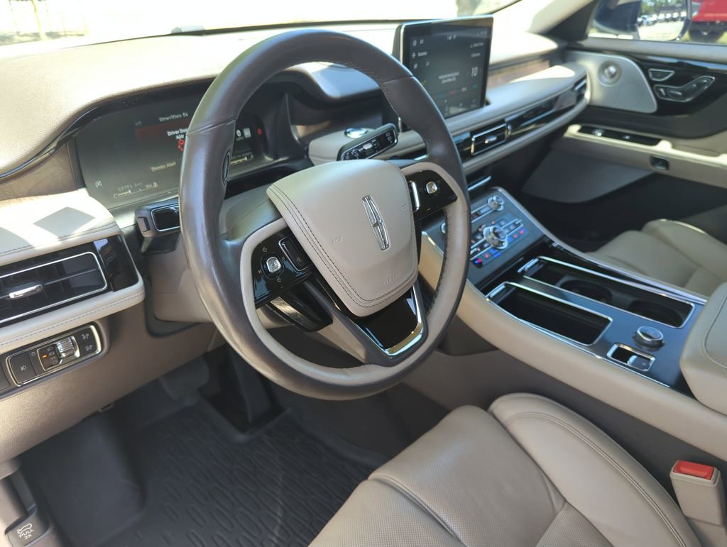 Used 2020 Lincoln Aviator Reserve w/ Equipment Group 202A image 11