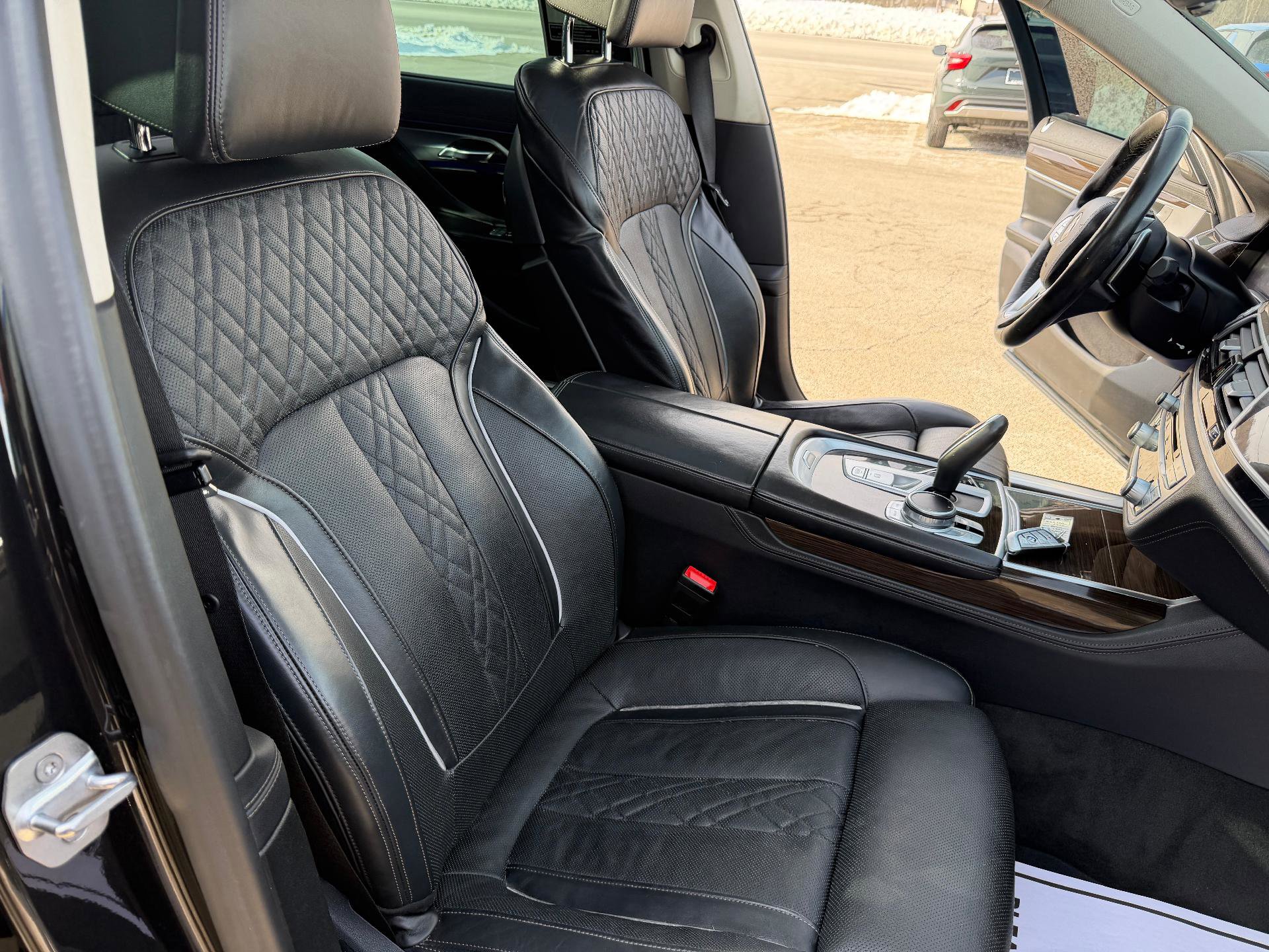 Used 2020 BMW 740i 740i 4dr Car w/ Premium Package image 31