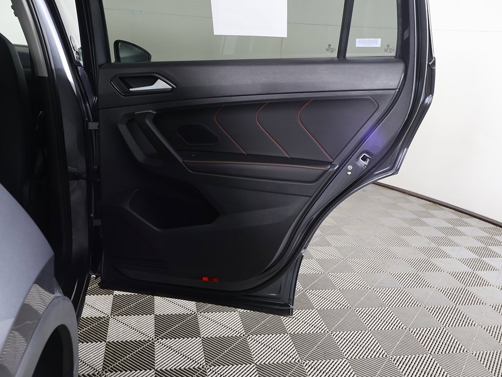 Used 2024 Volkswagen Tiguan SE image 25