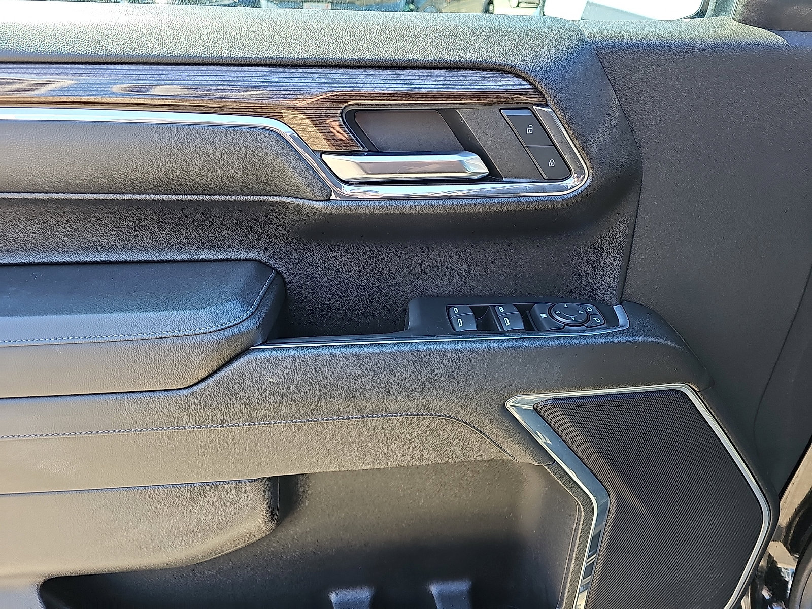 Used 2024 Chevrolet Silverado 1500 LT image 13