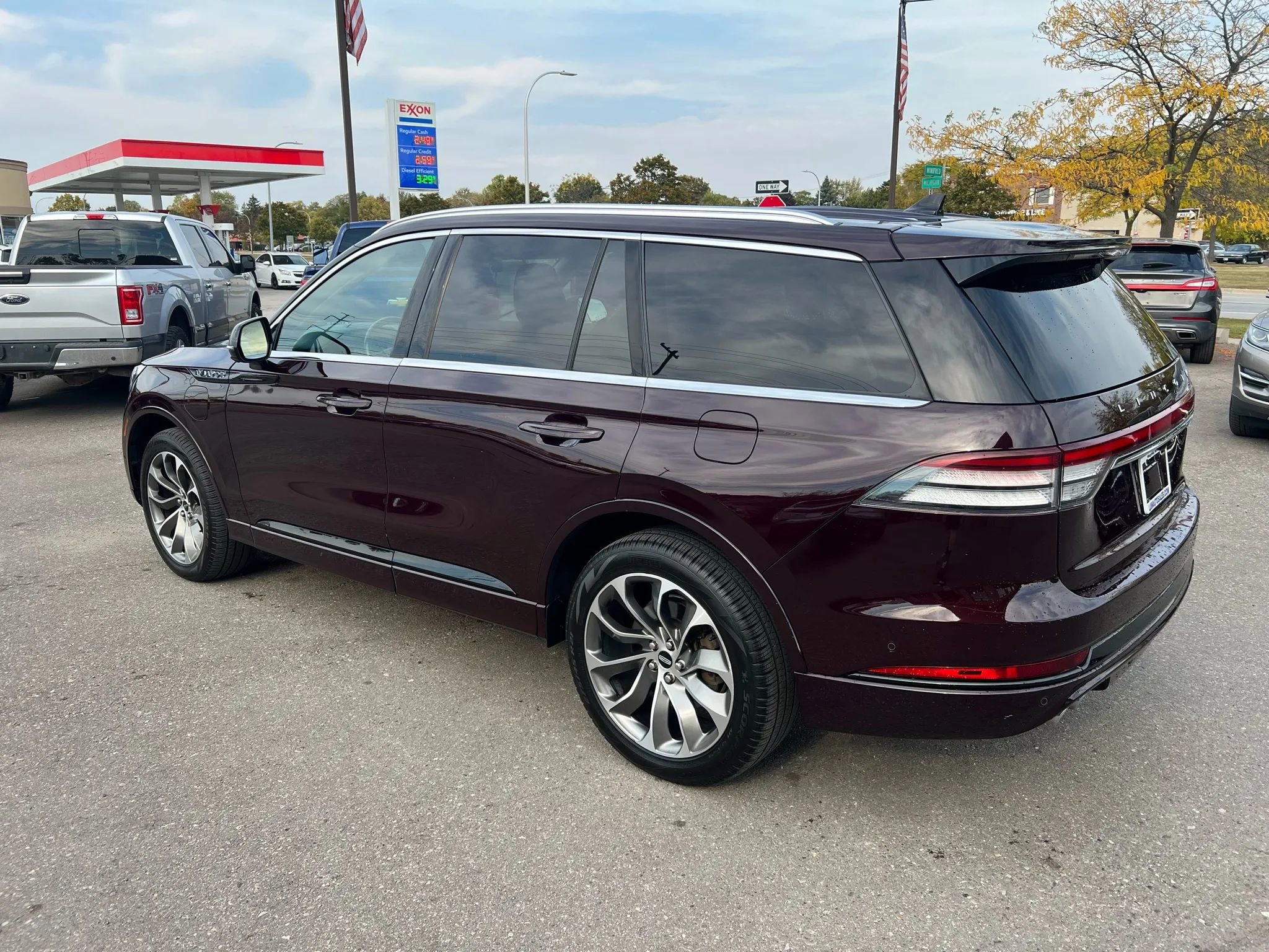 Used 2023 Lincoln Aviator Grand Touring w/ Equipment Group 301A image 3