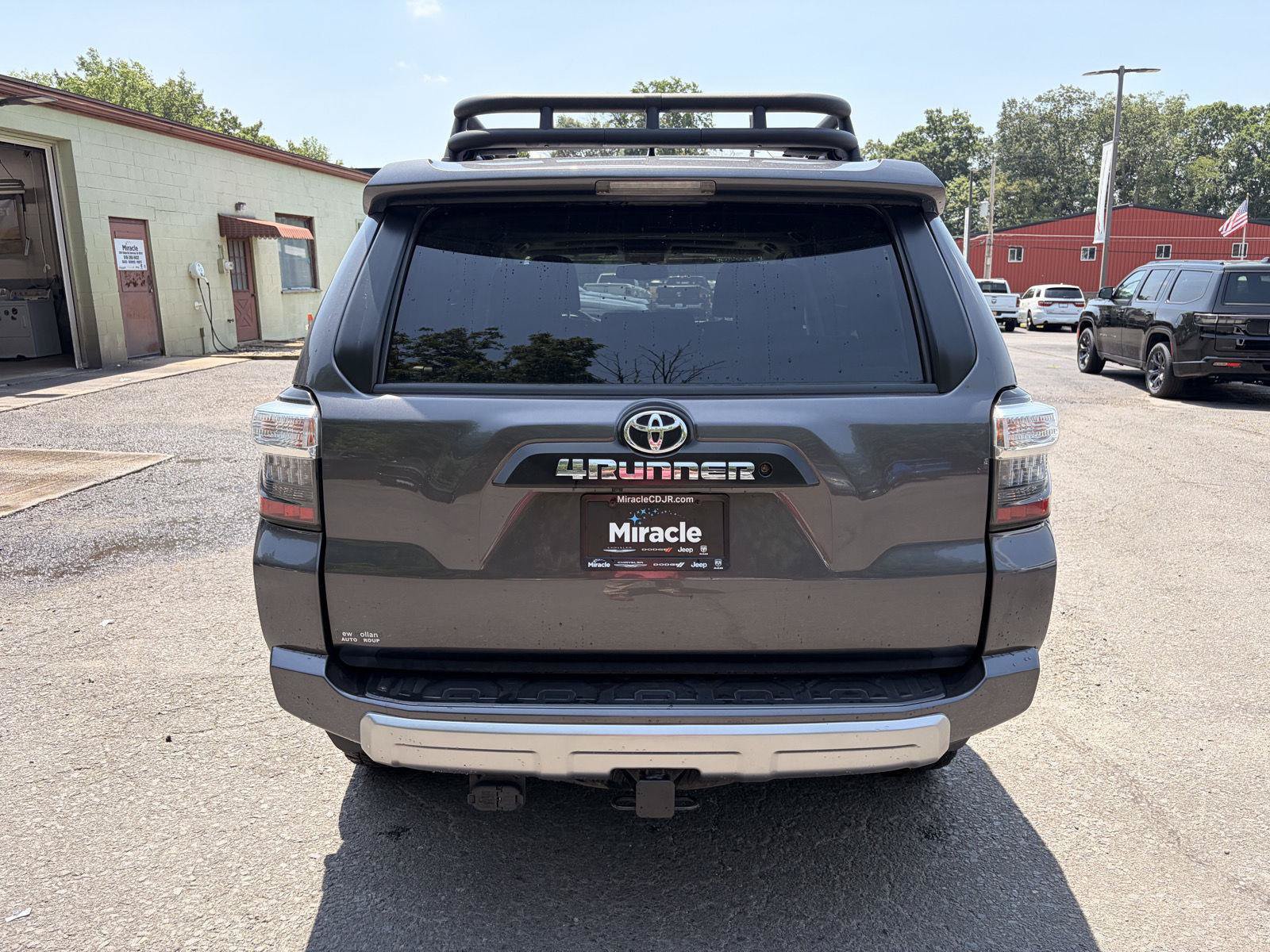 Used 2017 Toyota 4Runner TRD Off-Road Premium AWD/4WD image 4
