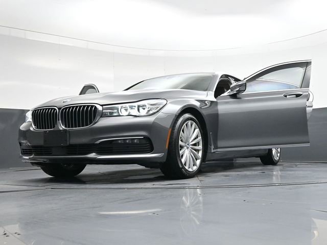 Used 2018 BMW 740i image 41