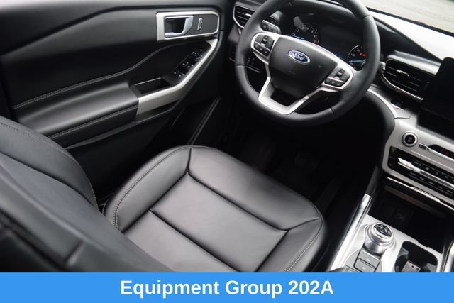 Used 2023 Ford Explorer XLT w/ Equipment Group 202A AWD/4WD image 2