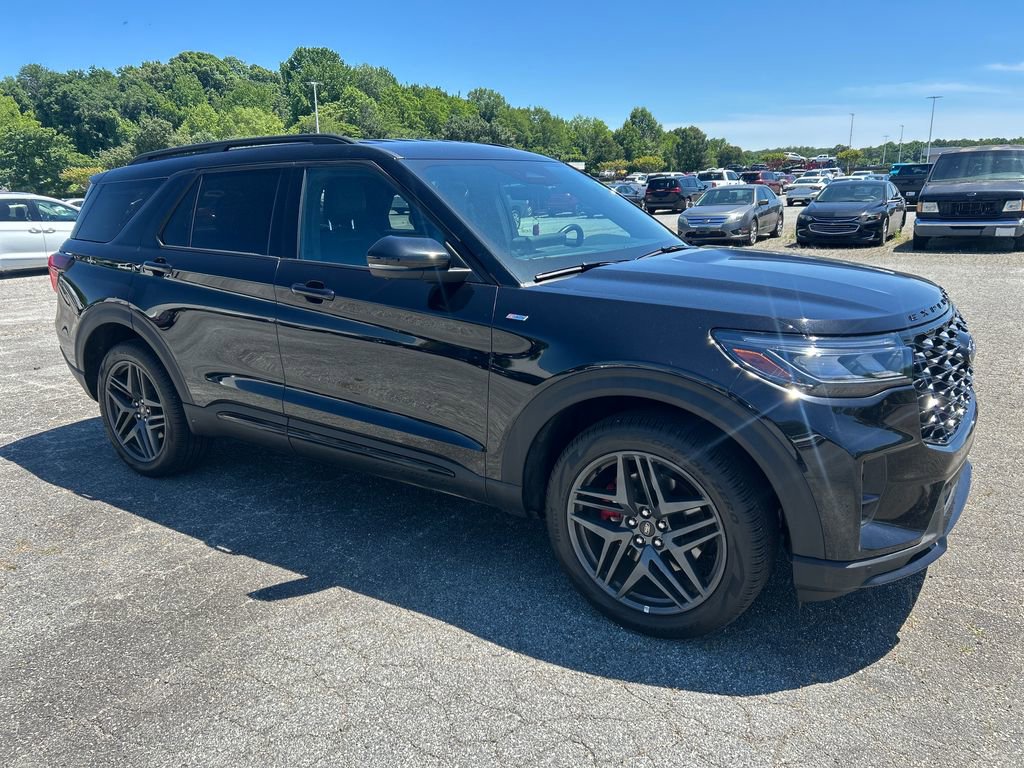 Used 2025 Ford Explorer ST-Line w/ ST-Line Street Pack AWD/4WD image 9