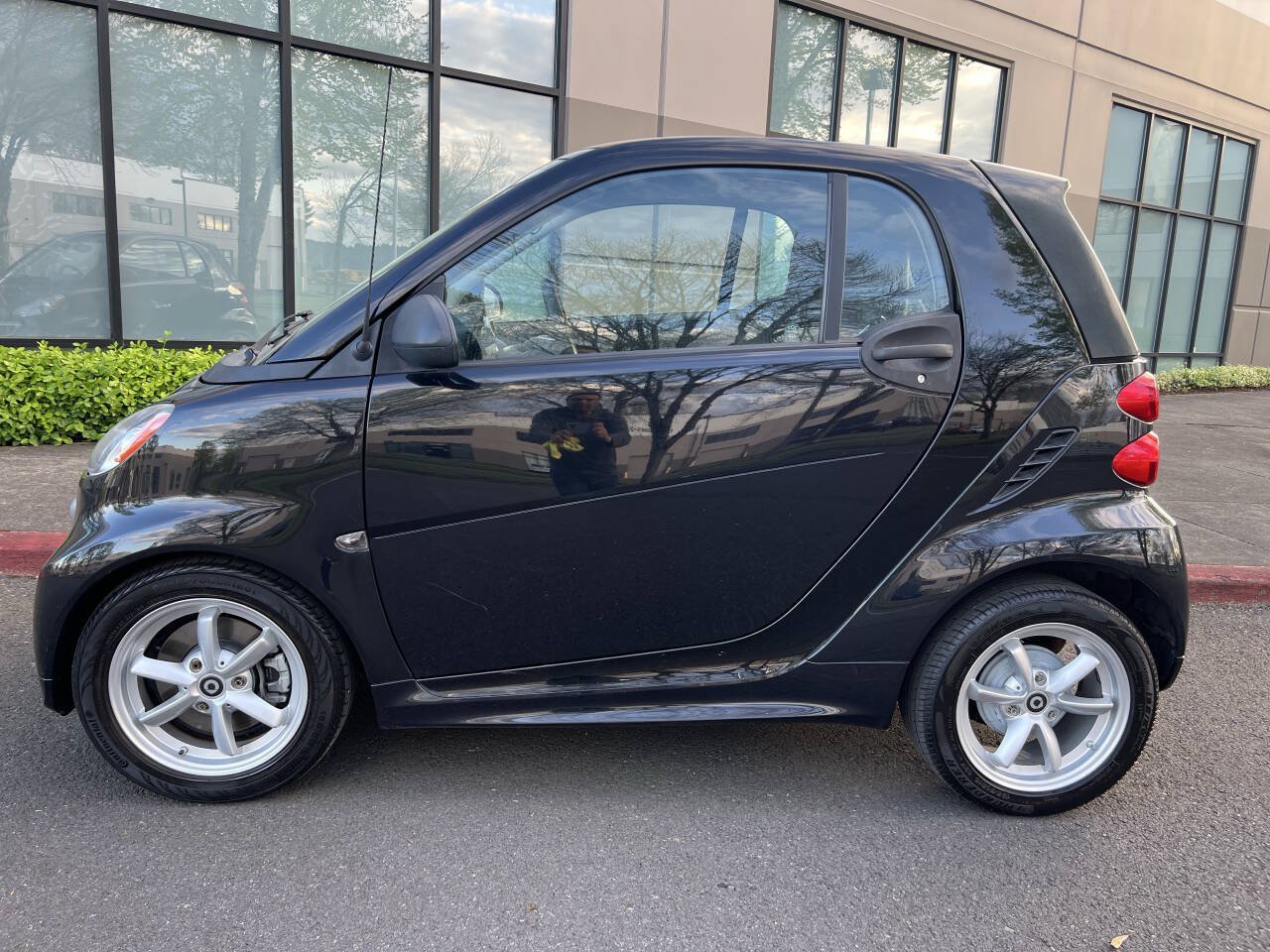 Used 2014 smart fortwo passion RWD image 6