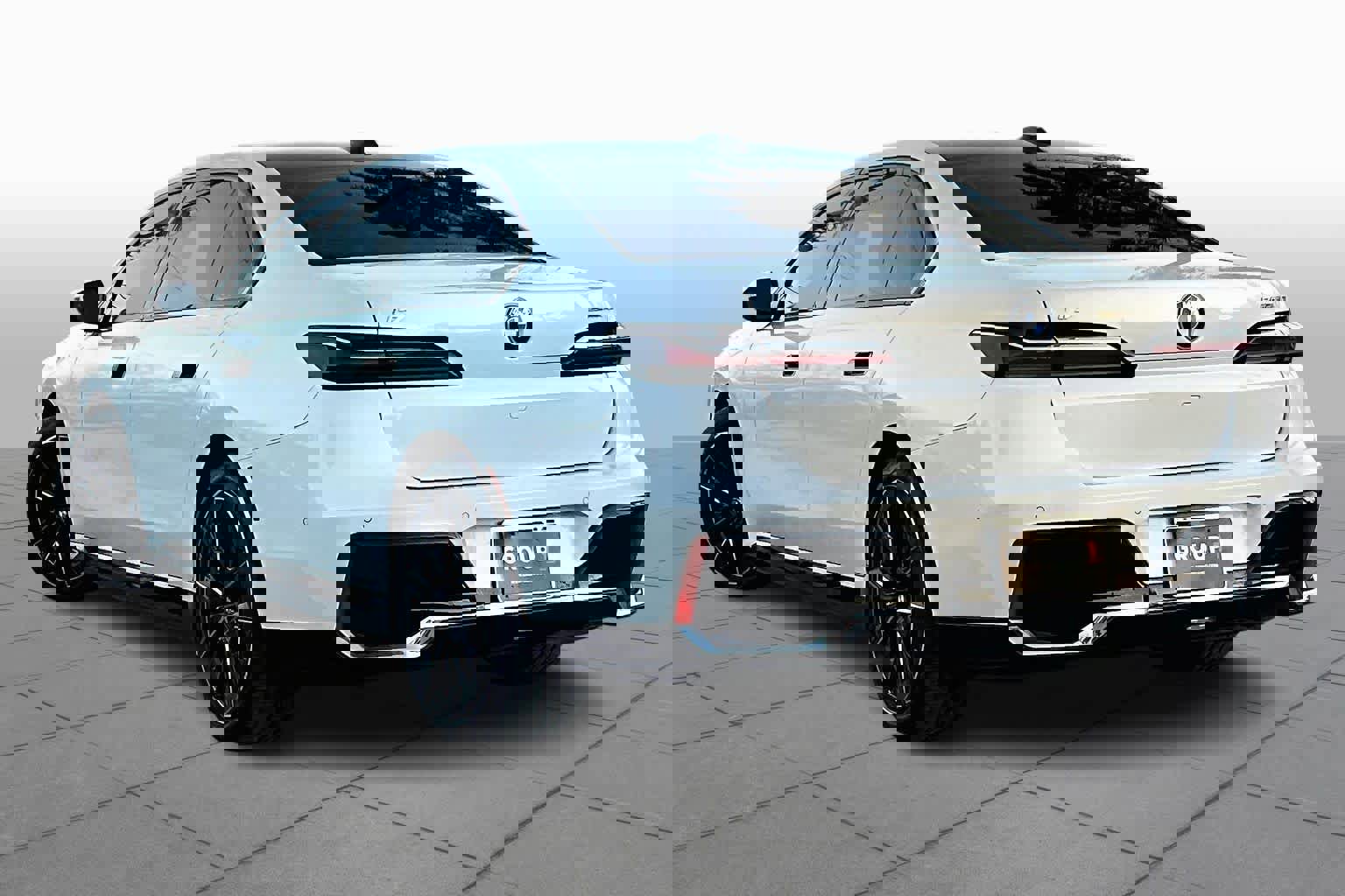 Used 2025 BMW i7 eDrive50 w/ M Sport Package image 11