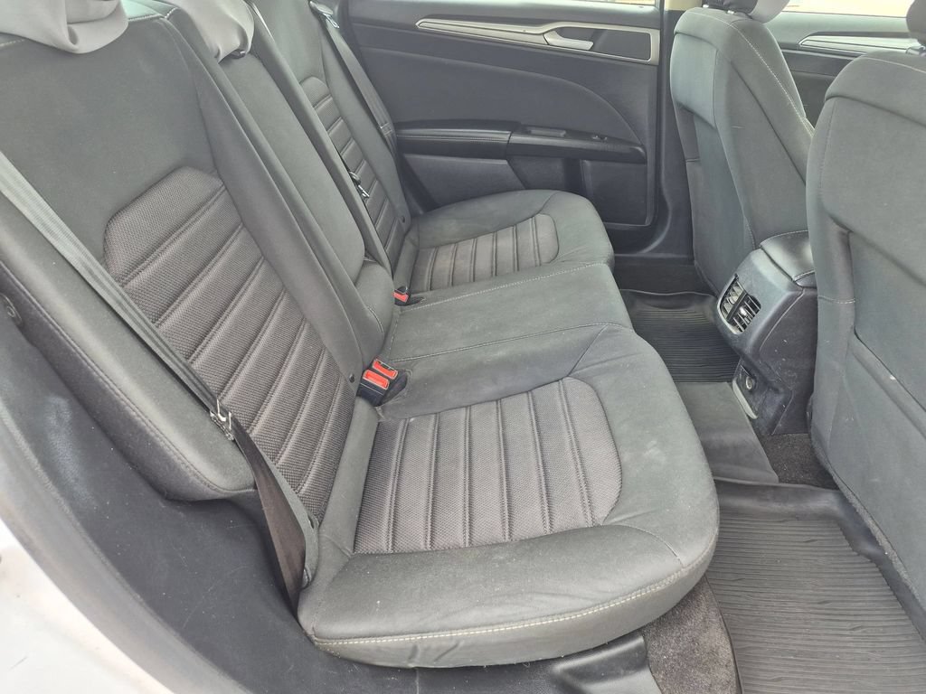 Used 2020 Ford Fusion SE FWD image 27