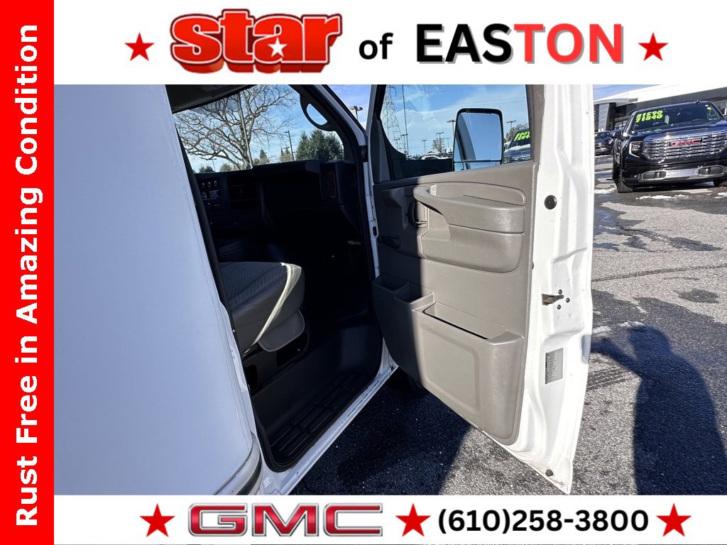 Used 2015 GMC Savana 3500 Extended w/ Smoker's Package image 11