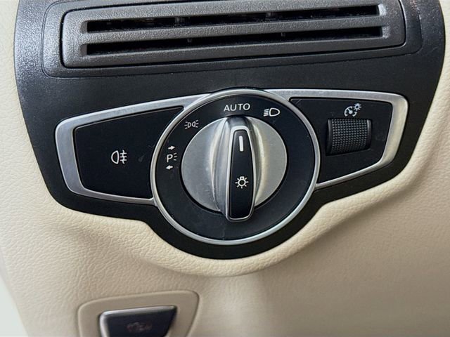 Used 2021 Mercedes-Benz GLC 300 4MATIC image 11