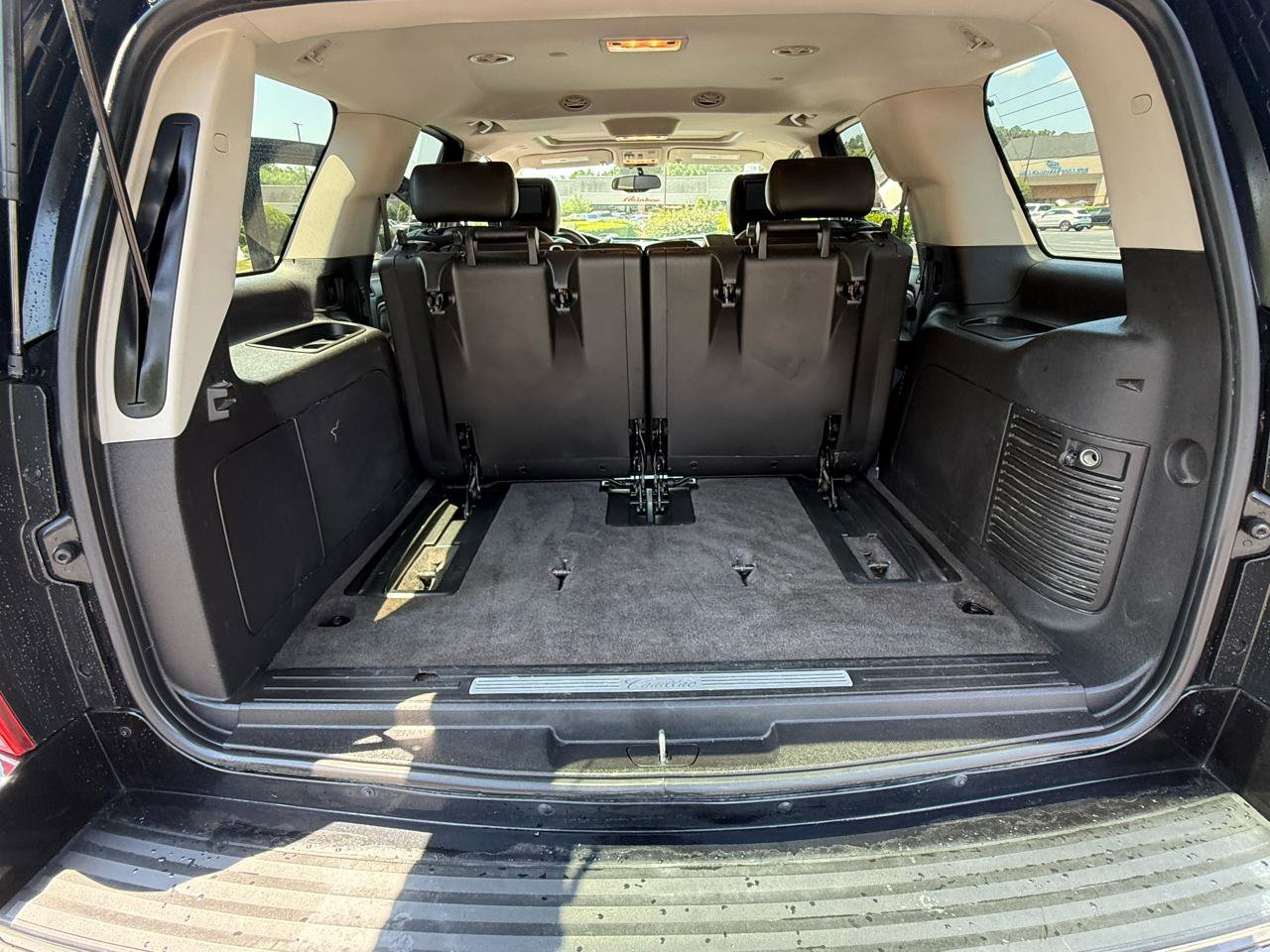 Used 2010 Cadillac Escalade Luxury AWD/4WD image 17