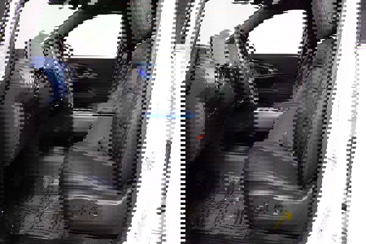 Used 2025 Chevrolet Equinox EV LT w/ Convenience Package image 9