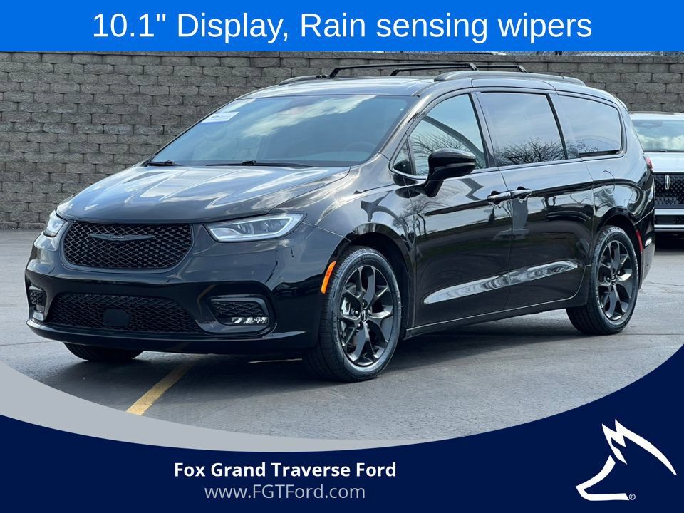 Used 2025 Chrysler Pacifica Limited FWD image 1