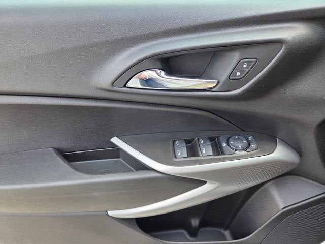 Used 2024 Chevrolet Trax LS w/ LS Convenience Package image 19