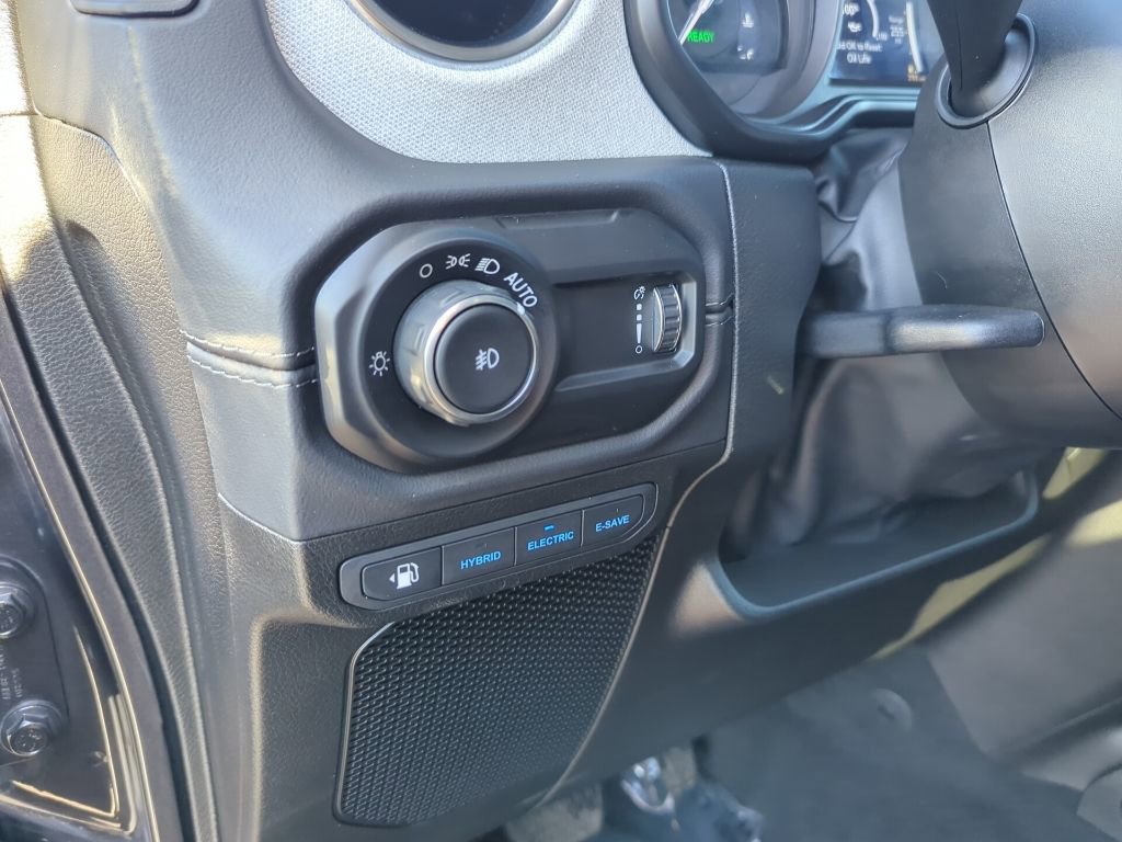 Used 2025 Jeep Wrangler Unlimited Sahara w/ Safety Group image 25